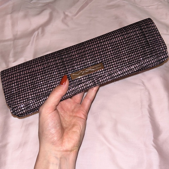 MAC Clutch- magenta and black metallic. - Picture 4 of 4